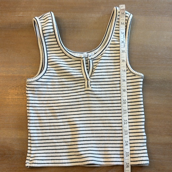 O'Neill Black and White Striped Crop Top - Picture 9 of 10